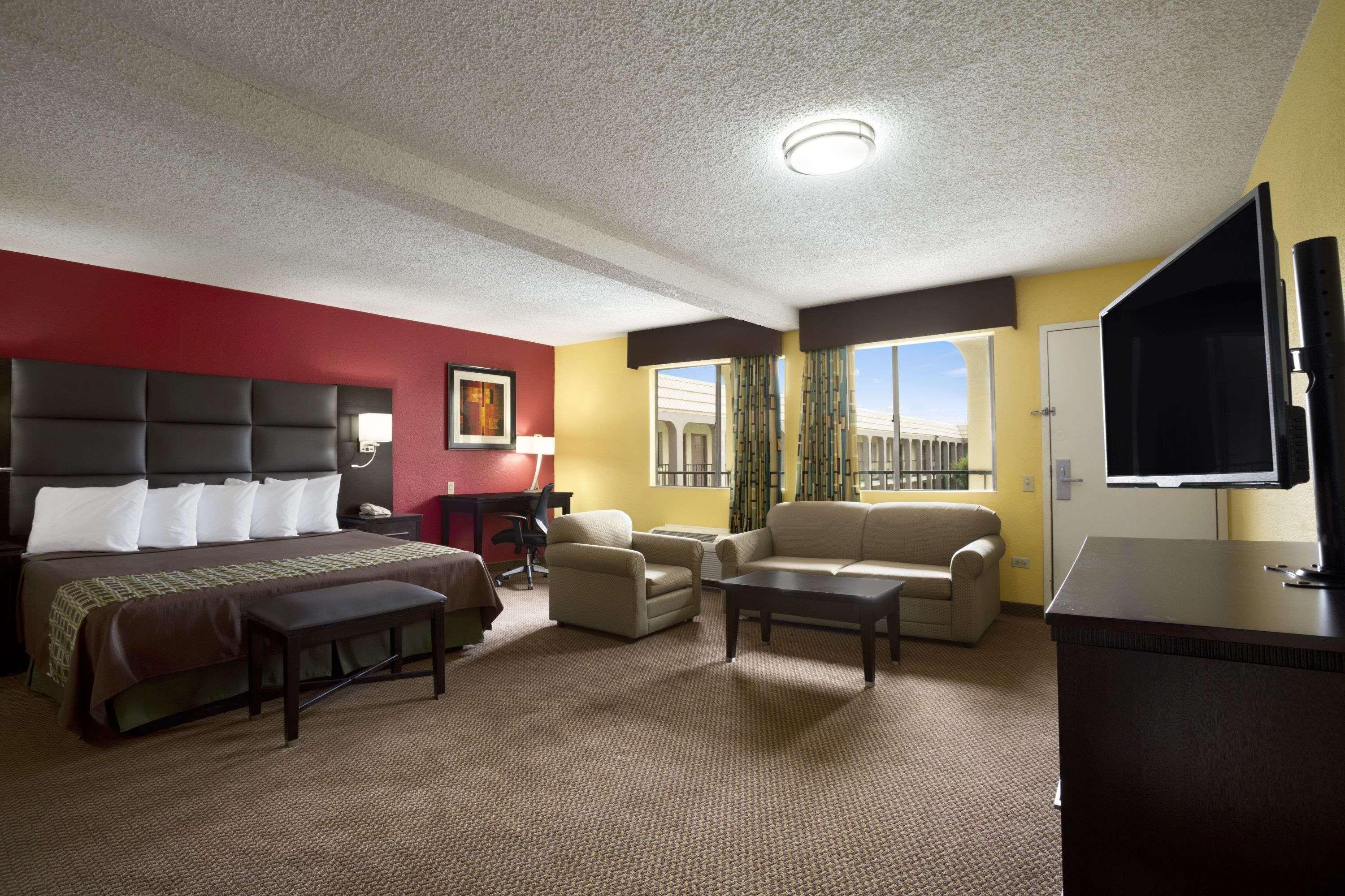Motel Days By Wyndham Dallas 2*