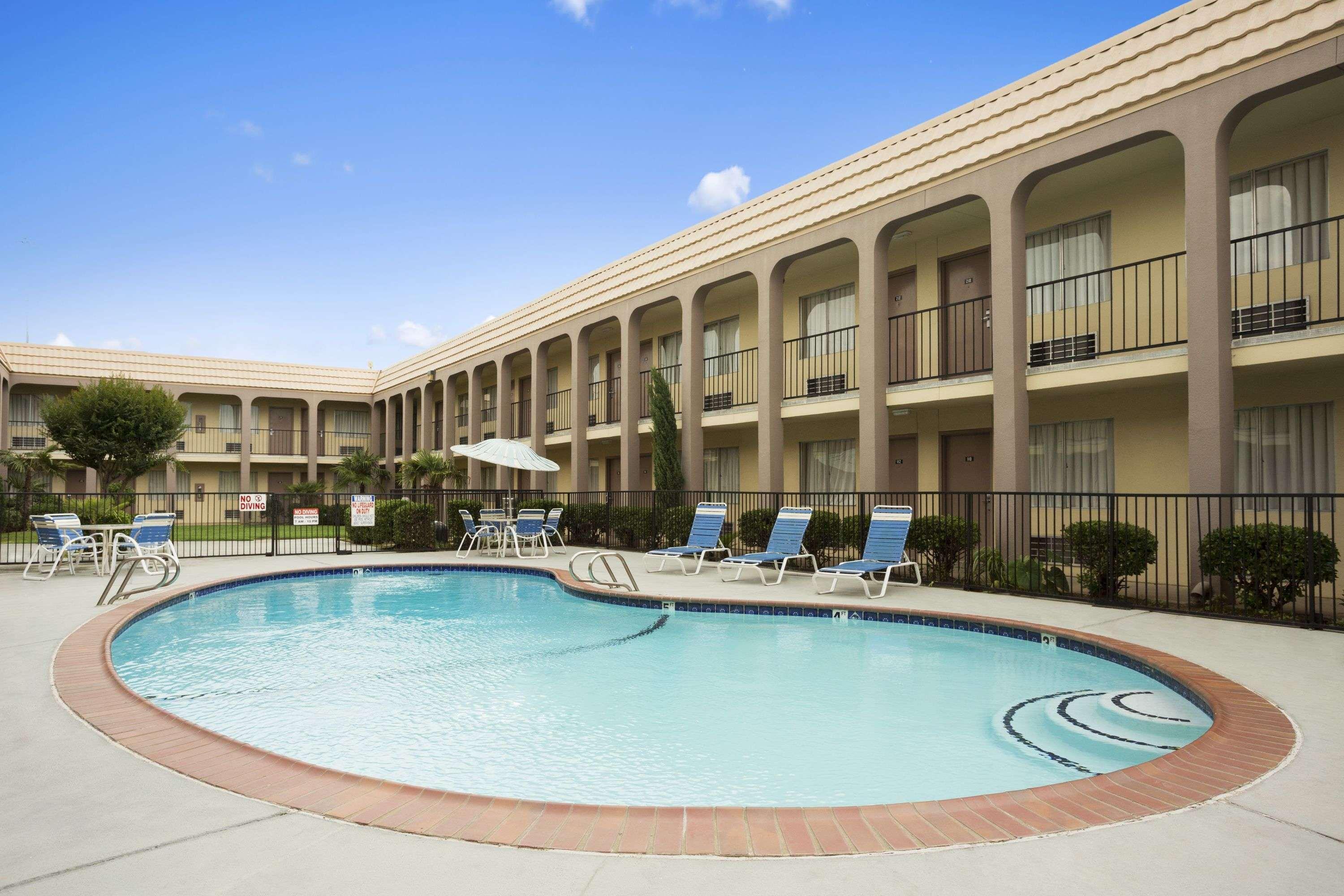 Days By Wyndham Dallas