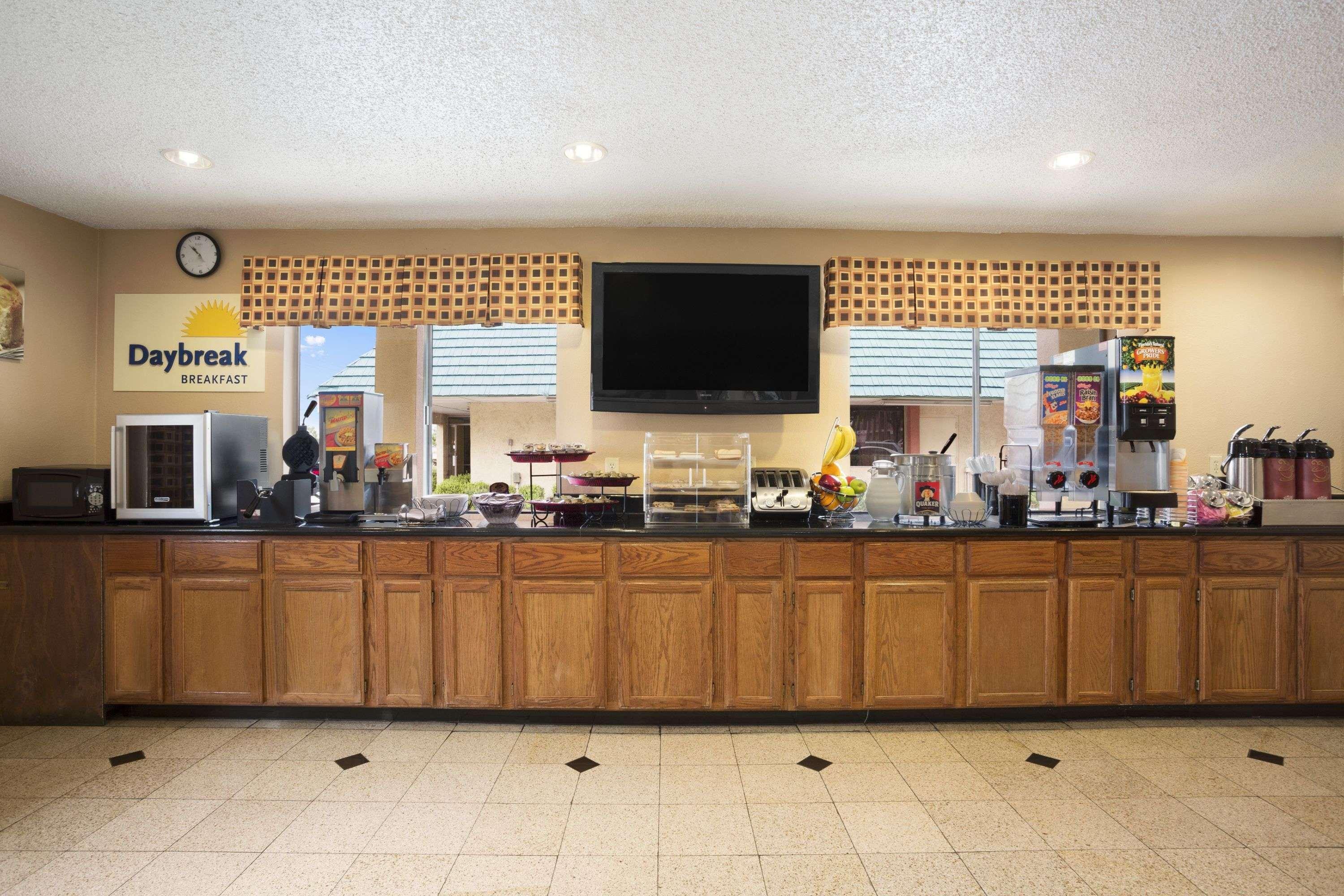 Days By Wyndham Dallas 2*