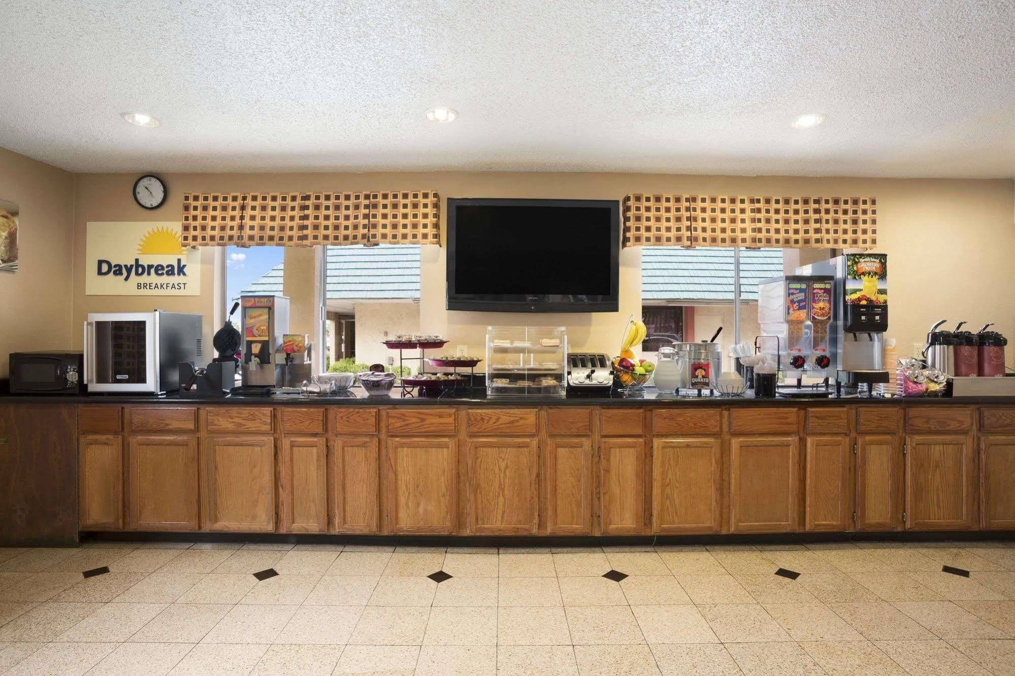 Days By Wyndham Dallas Motel Irving