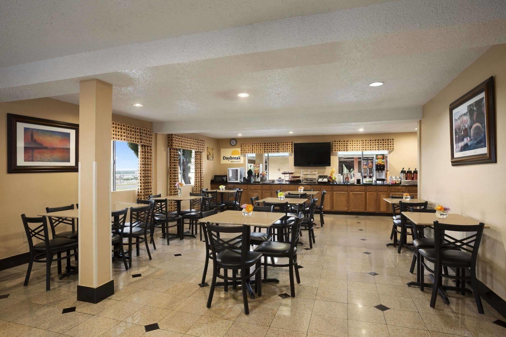 Motel Days By Wyndham Dallas 2*