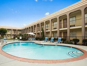 Days By Wyndham Dallas